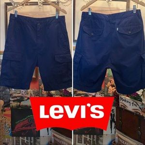 Men’s 32 Levi’s navy blue cargo shorts